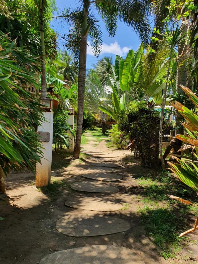 Charisma Beach Resort Siquijor Buitenkant foto