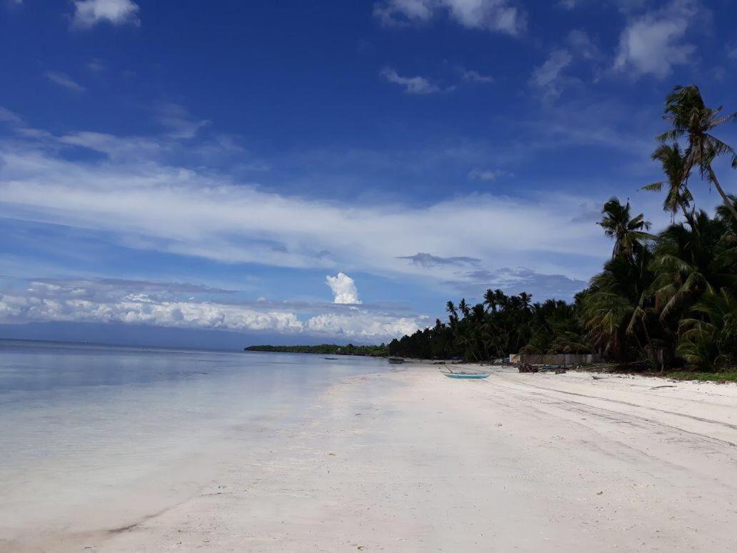 Charisma Beach Resort Siquijor Buitenkant foto